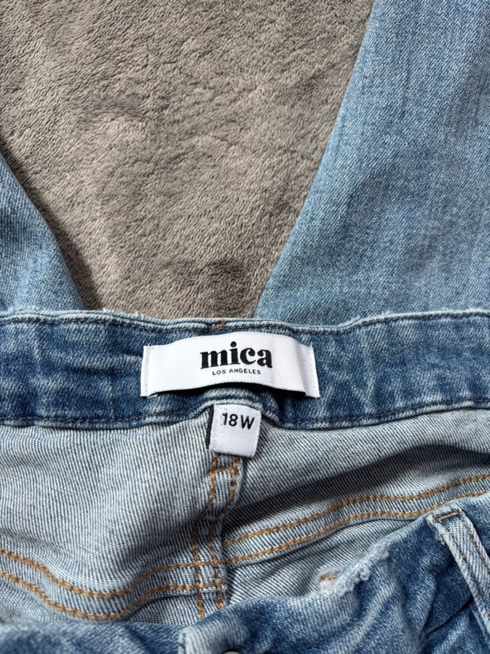 Mica Light Wash Frayed Hem Cropped Jeans - Picture 3 of 4